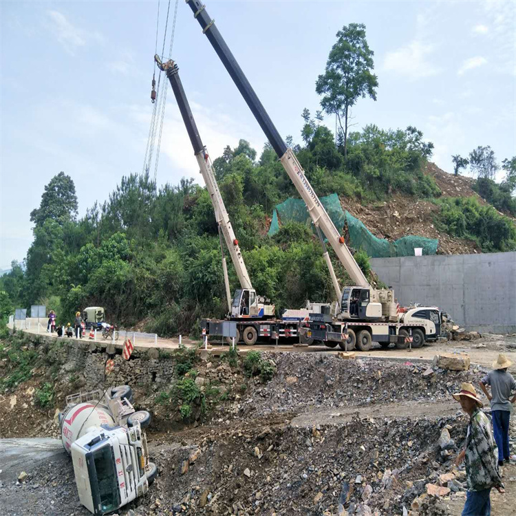阆中汽车掉沟里叫吊车救援要多少钱