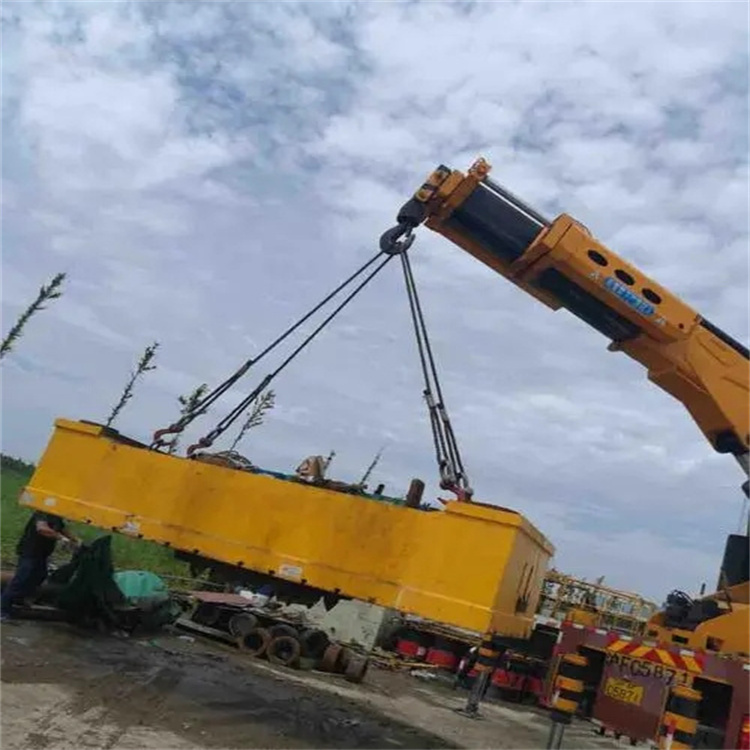 阆中随车吊吊集装箱怎么吊