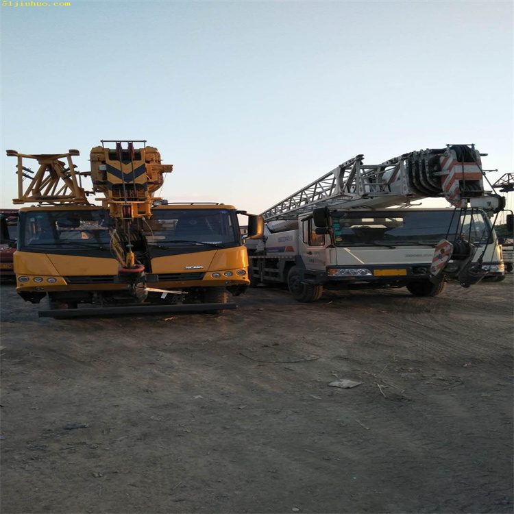 阆中吊车吊挖机正确办法