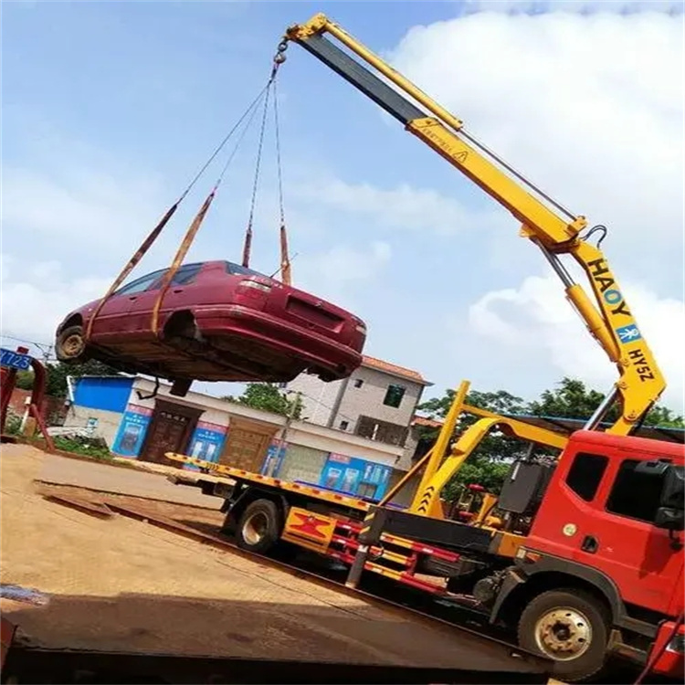 阆中吊车吊汽车的正确方法